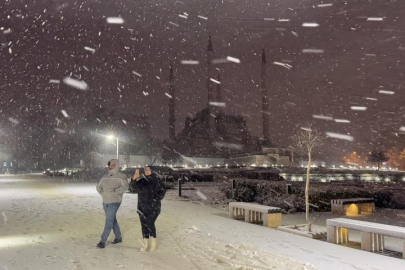 Kar, İstanbul'un kapısına dayandı! Edirne'de başladı