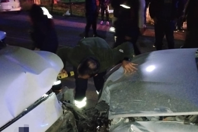 Mardin'de iki otomobil çarpıştı, 6 kişi yaralandı