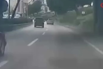 Bursa'da tehlikeli anlar! Çocukların üzerine sürdü...