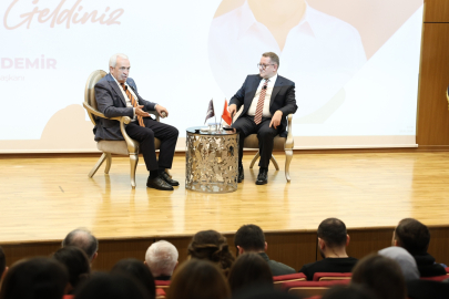 Bursa ​​​​​​​Nilüfer Belediye Başkanı Şadi Özdemir gençlerle buluştu