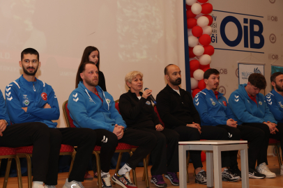 Bursa Nilüferli hentbolcular gençlerle buluştu