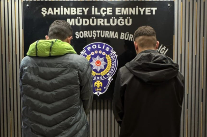 Gaziantep'te silahlı, maskeli ve biber gazlı kuyumcu soygunu kamerada