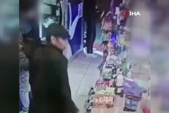 Bursa'da 33 yıl hapis cezası ie aranan binbir surat, kurye kılığındaki polislerce yakalandı