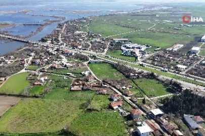 Bursa'da göl seviyesini yükselince evlerin bahçeleri sular altında kaldı