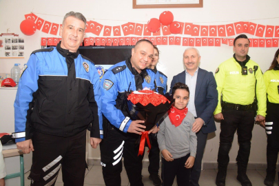 Bursa'da polislerden ilkokul öğrencilerine güvenlik eğitimi