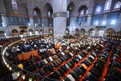 Camilerde ramazanın ilk cuma namazı kılındı