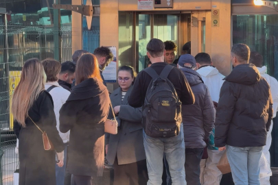 İstanbul'da raylara atlayan lise öğrencisi Aylin hayatını kaybetti