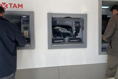 Kastamonu'da ATM'den para çekemeyen kişi balyozla parçaladı
