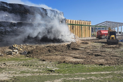 Konya'da tonlarca mısır balyası yandı