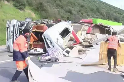 TEM'de kaza! İki tır çarpıştı, İstanbul yönü trafiğe kapatıldı