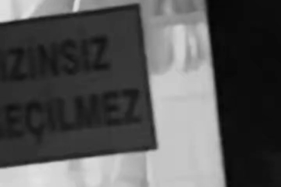 İğrenç görüntülerin faturası kesildi: Vatandaşa yedirdikleri tatlı ayaklarının altında yoğrulmuş!