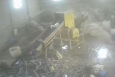 Bursa’da korku dolu anlar: 20 tonluk su varilinin altında kalmaktan saniyelerle kurtuldu