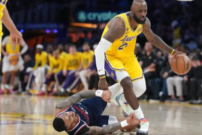 Los Angeles derbisini Lakers kazandı