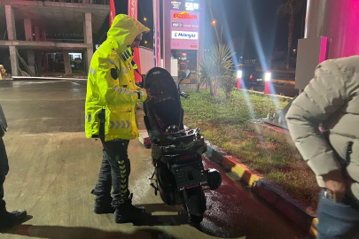Antalya'da kazada motosiklet devrildi: Yaralanan sürücü 4.00 promil alkollü çıktı