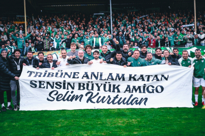 Bursasporlu futbolculardan Selim Kurtulan’a pankart sürprizi