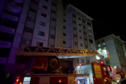 Hatay'da yangında evdeki tüp patladı: Binada mahsur kalan 13 kişiyi itfaiye ekipleri kurtardı