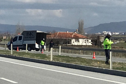 Kontrolden çıkan kamyonet bariyerlere çarptı: 1 yaralı