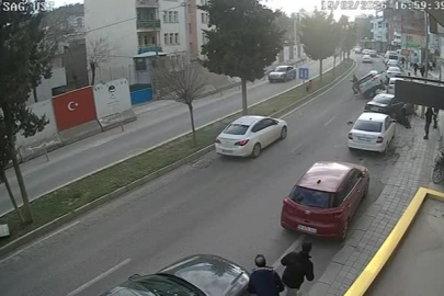 Mardin'de otomobilin yayaya çarptığı anlar kameraca kaydedildi