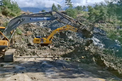 Muğla'da heyelan nedeniyle yol ulaşıma kapandı