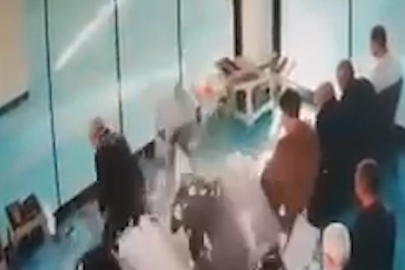 Şanlıurfa'da camide cemaatin üzerine asma tavan parçaları düştü