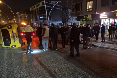 Düzce'de sıkışan trafikte kontrolden çıkan taksi yan yattı