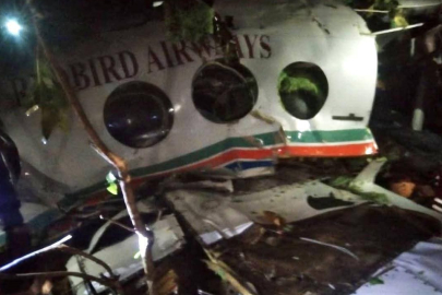 Hindistan’da içerisinde 7 kişinin bulunduğu ambulans uçak düştü