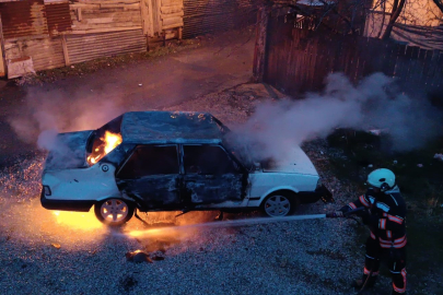 Malatya'da park halindeki araç yandı