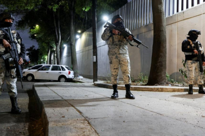 Meksika'da ortalık karıştı: Roketatarla ordu helikopteri düşürdüler!