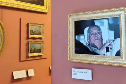 Prens Andrew'un gözaltı fotoğrafı Louvre Müzesi'ne asıldı