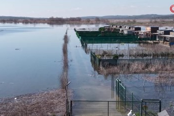 Bursa'da kaçak bungalovlar su altında kaldı!