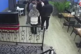 Bursa'da kafede ortalık karıştı! Bir anda savaş alanına döndü...