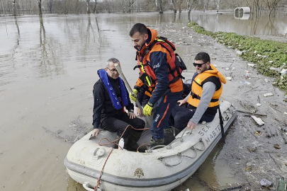 Edirne'de taşkında mahsur kalan atlar için botlarla seferberlik