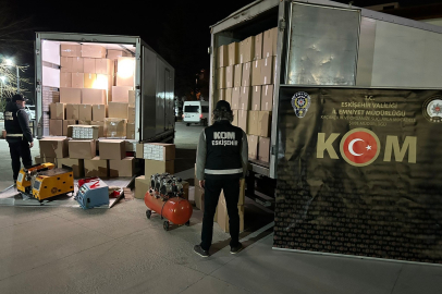 Eskişehir’de 5 milyon 800 bin makaron ve kilolarca kaçak tütün ele geçirildi