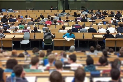 İran'da protestolar sonrası üniversitelerden uzaktan eğitim kararı