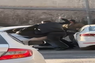 Mardin’de trafikte tekmeli yumruklu yol verme kavgası