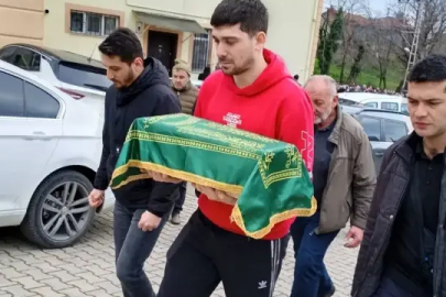 Zonguldak'ta babası tabutunu kucağında taşıdı: 1,5 aylık bebek yaşama tutunamadı