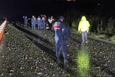 Balıkesir'de F-16 savaş uçağının düşme anı kameraya yansıdı! 'Şimşek mi çaktı?'