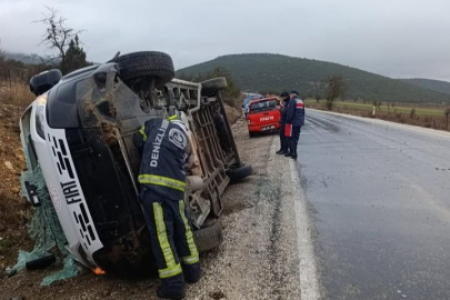 Denizli Tavas’ta servis aracı yan yattı; 9 yaralı