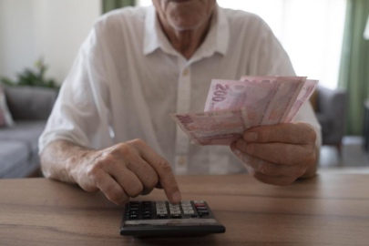 Emekli bayram ikramiyesi için kulis: Uzman isim 'güçlü duyumlar' diyerek duyurdu!