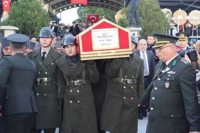 Şehit Pilot Binbaşı İbrahim Bolat İzmir'de son yolculuğuna uğurlandı