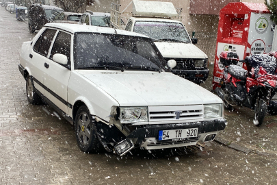 Bolu’da ters yönden gelen motosiklet 2 otomobile çarptı