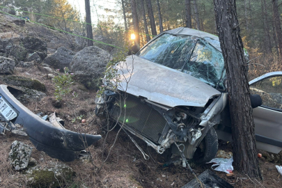 Burdur'da araç şarampole devrildi: 3 yaralı