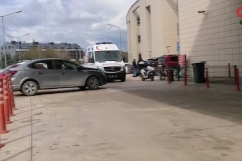 Bursa'da kazada yaralanan kızı için ellerini açıp dua etti