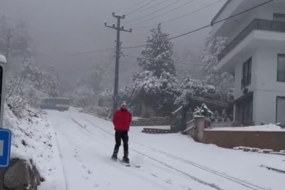 Bursa'da yokuştan snowboard yaparak indi