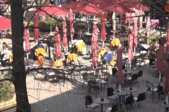 Bursa'daki tarihi Koza Han'da masalarla beraber eski hareketli günler de geri döndü!