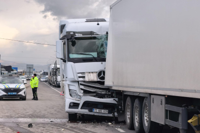 Bursa İnegöl'de tanker ile tırın çarpıştığı kazada 1 kişi yaralandı