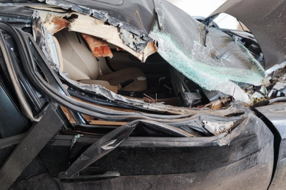 Lüks aracıyla ölümden döndü! Hava yastığı bile açmayınca...