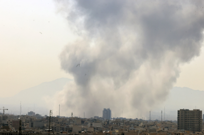 ABD ve İsrail saldırısı sonrası İran'dan füze misillemesi! 'Yoğun şekilde başlattılar'