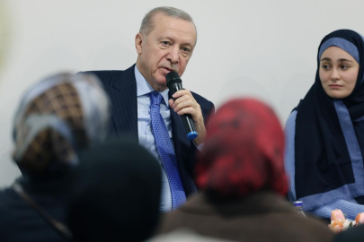 Cumhurbaşkanı Erdoğan kız öğrenci yurdunu ziyaret etti