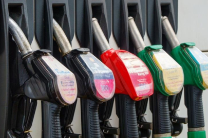 Gece yarısı tabela değişti! Araç sahipleri dikkat: Akaryakıta zam geldi...